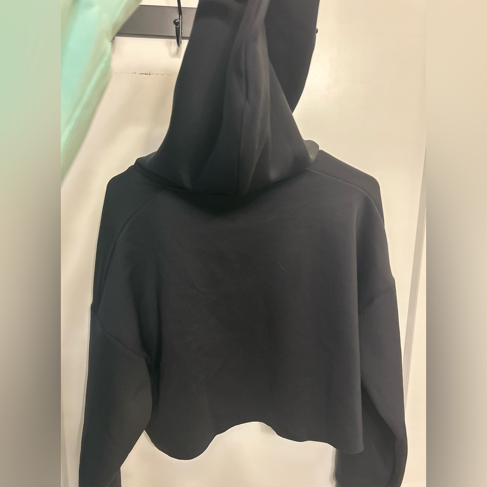Like New Jolyn x Tiarah Black Cropped Sweatshirt - Picture 5 of 12